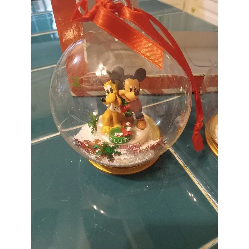 RARE‎ DISNEY STORE DATED 2010 MICKEY & MINNIE SNOW GLOBE ORNAMENT SET OF 2 Glass